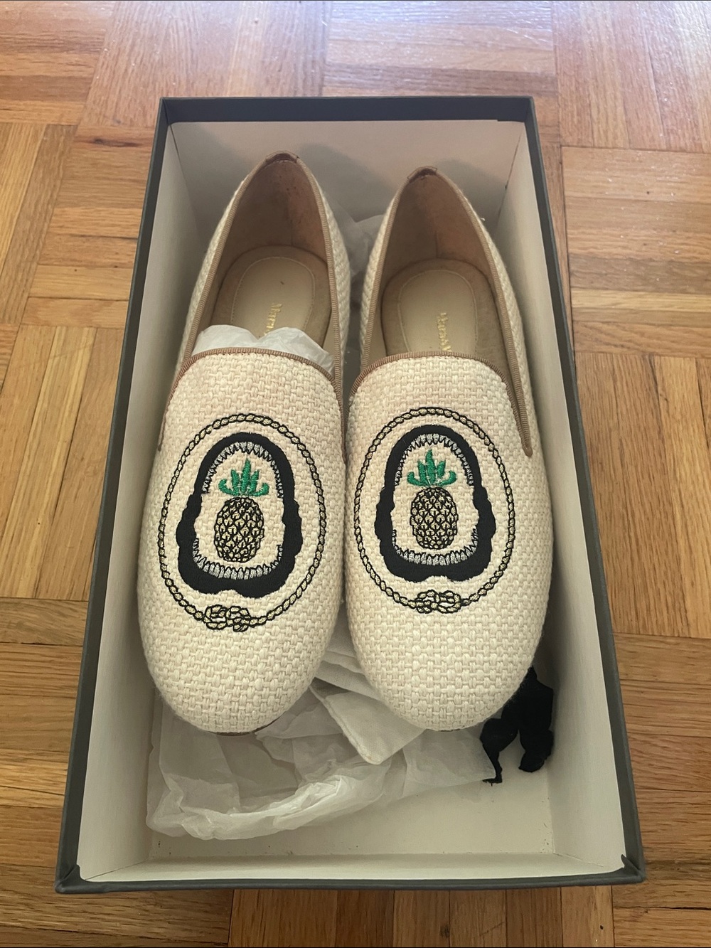Mara and Mine Raffia Shark Bite Pineapple smoking slippers flats size 8